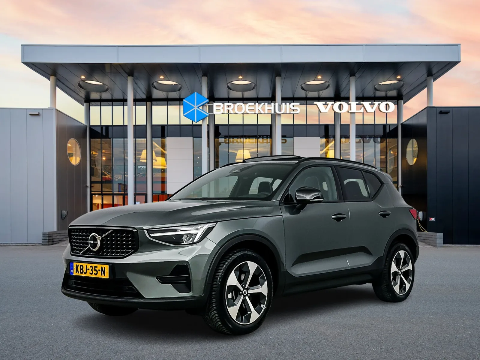 Volvo XC40 (2026) — foto 1