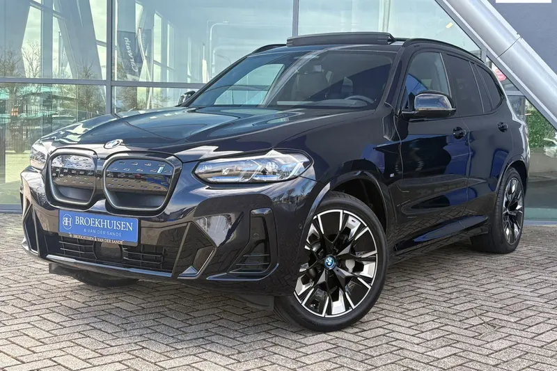 BMW iX3 (2024)
