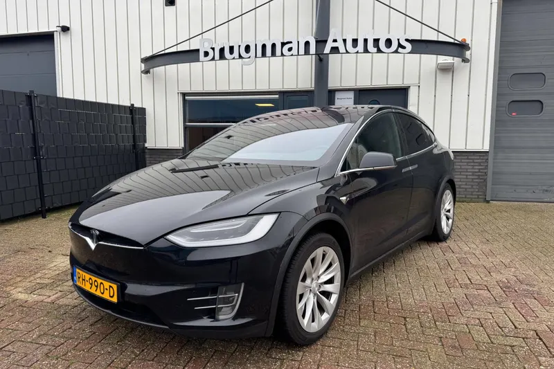 Tesla Model X (2017)