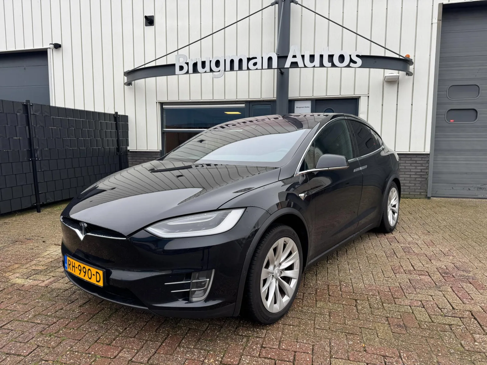 Tesla Model X (2017) — foto 1