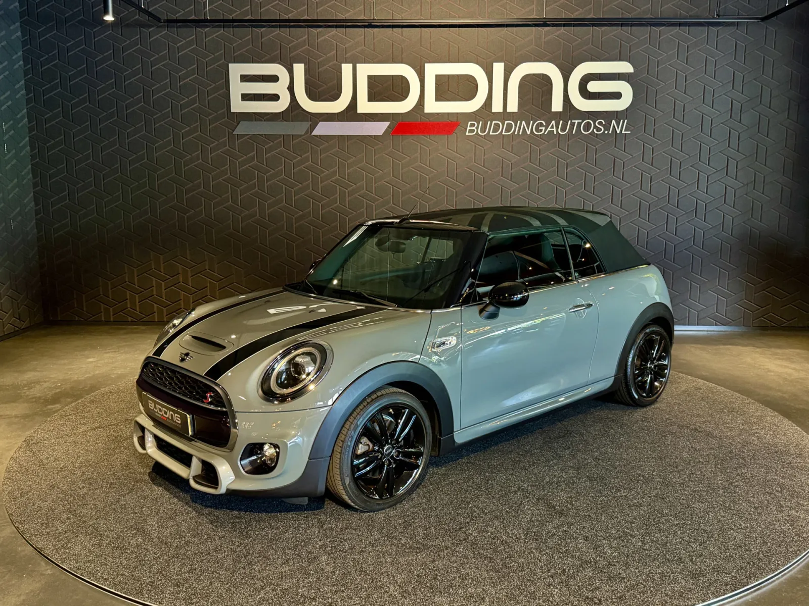 MINI Cabrio (2019) — foto 1