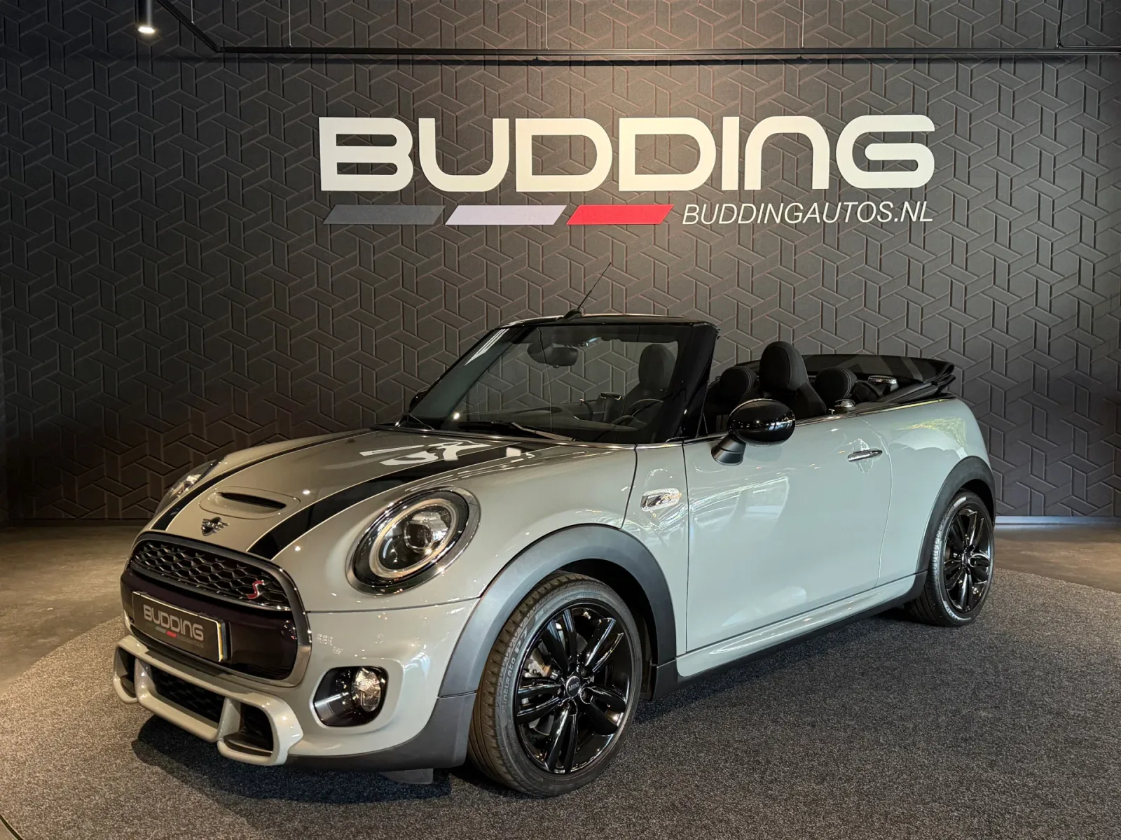MINI Cabrio (2019) — foto 1
