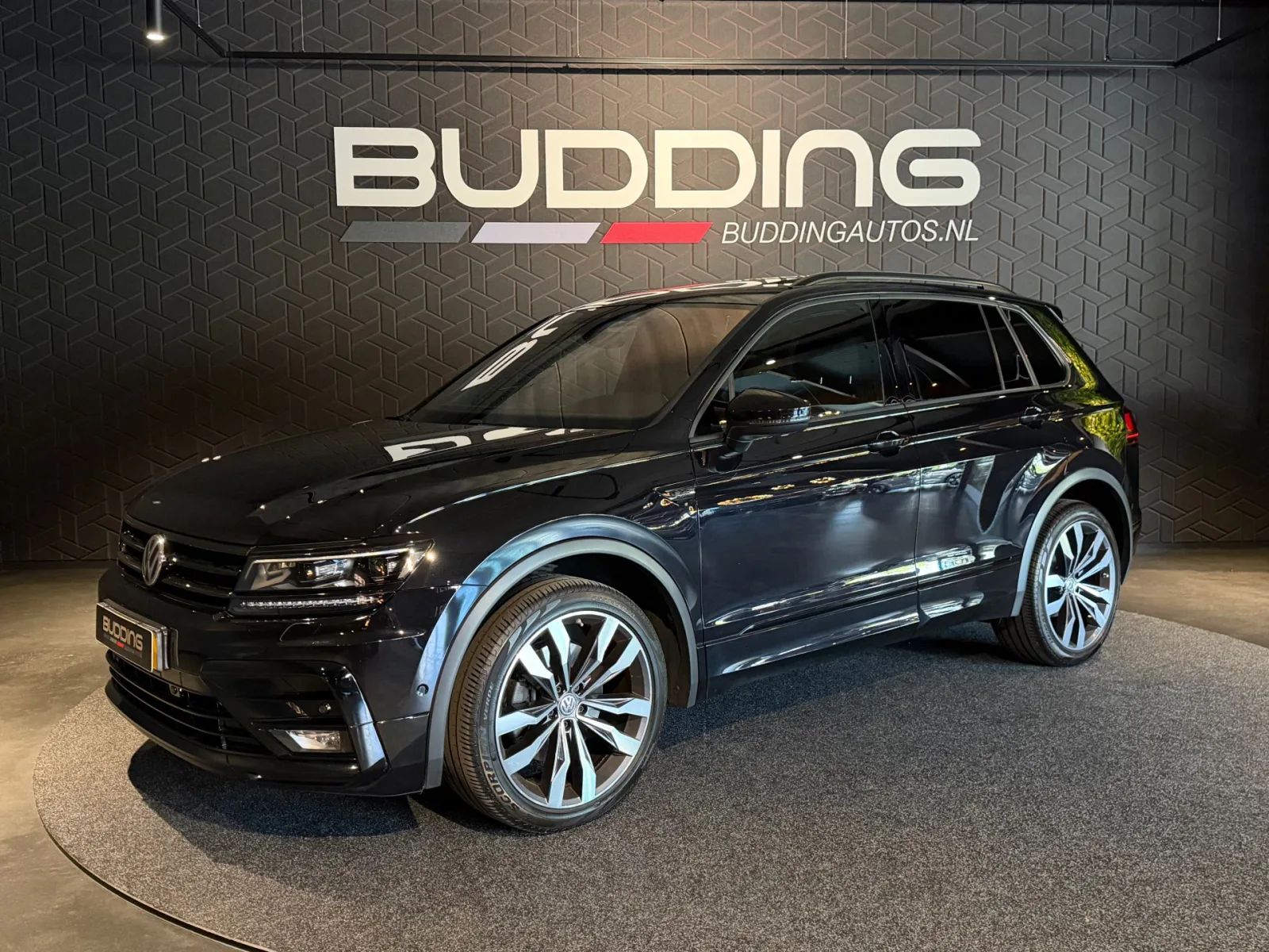 Volkswagen Tiguan (2019) — foto 1