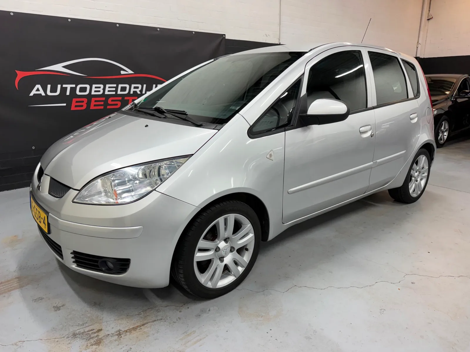 Mitsubishi Colt (2008) — foto 1
