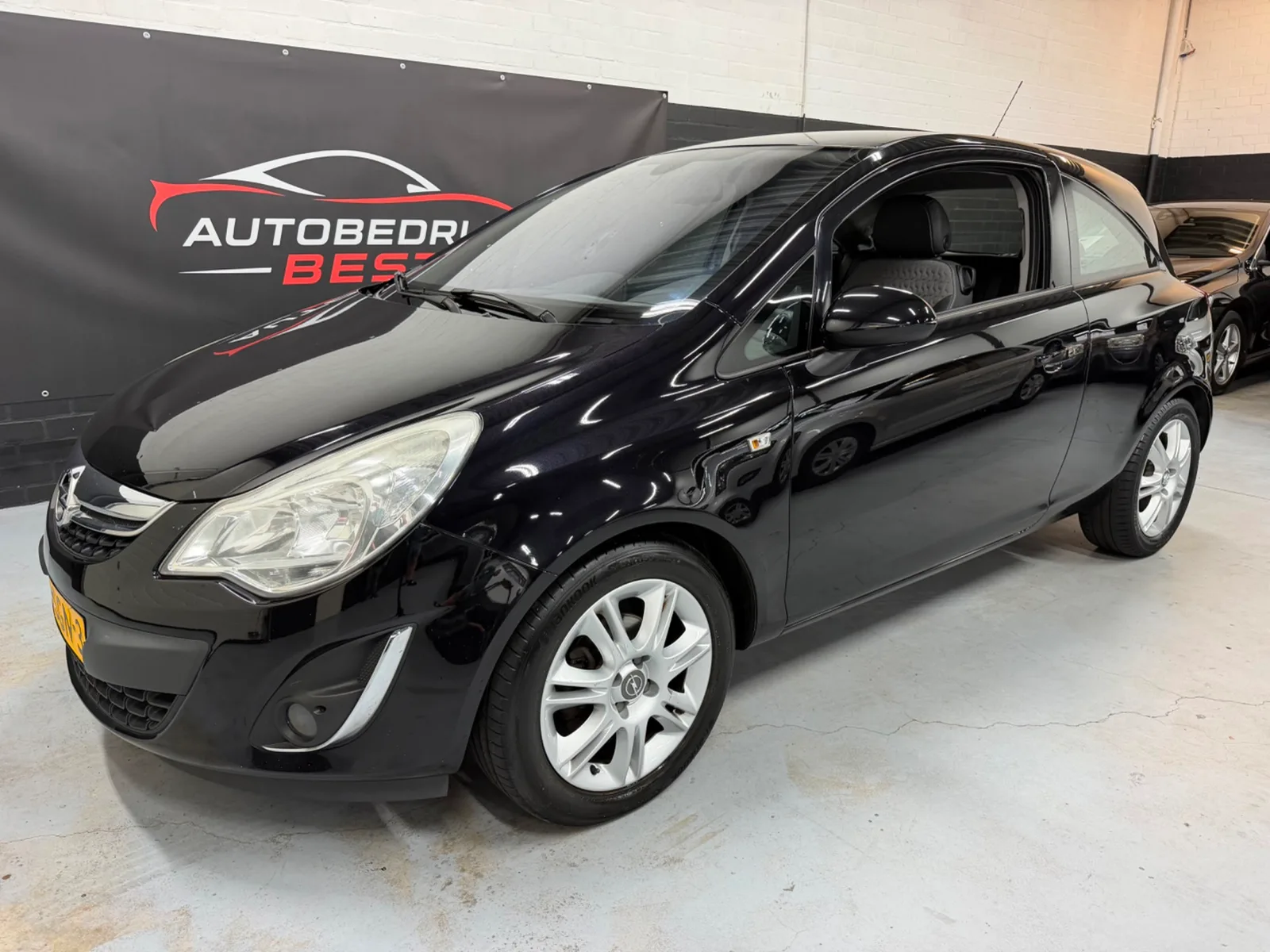Opel Corsa (2011) — foto 1