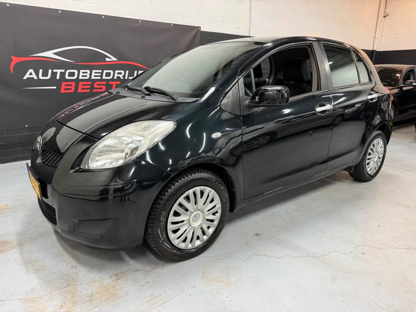 Toyota Yaris (2011) — foto 1