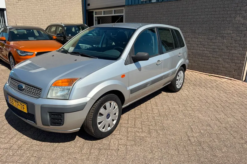 Ford Fusion (2006)