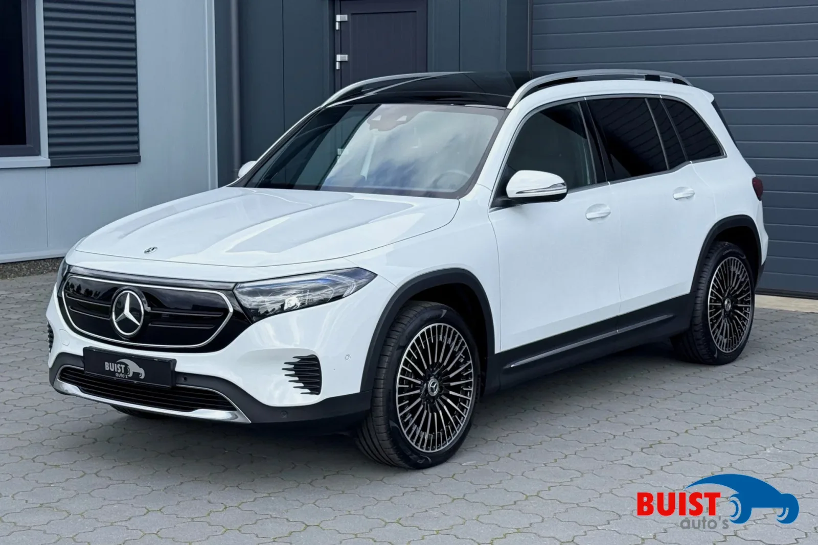 Mercedes-Benz EQB (2023) — foto 1