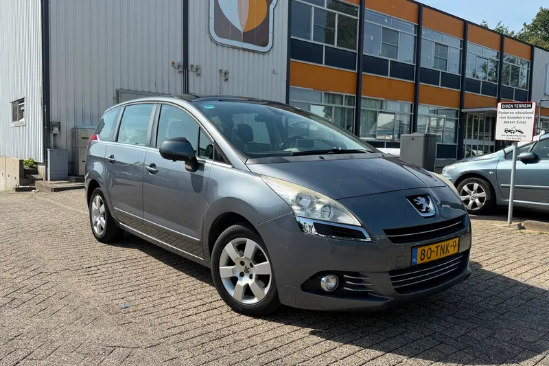 Peugeot 5008 (2012)
