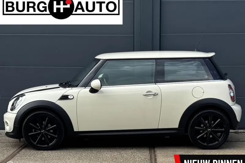 MINI One (2012)