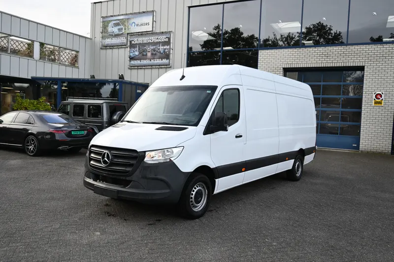 Mercedes-Benz Sprinter (2023)