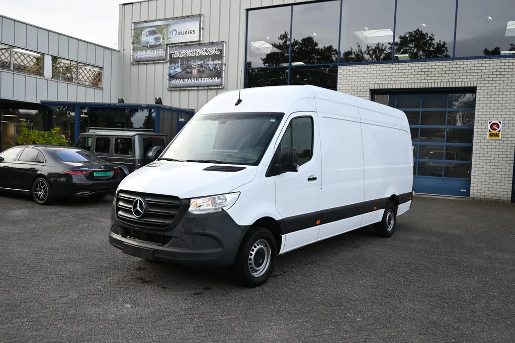 Mercedes-Benz Sprinter (2023) — foto 1