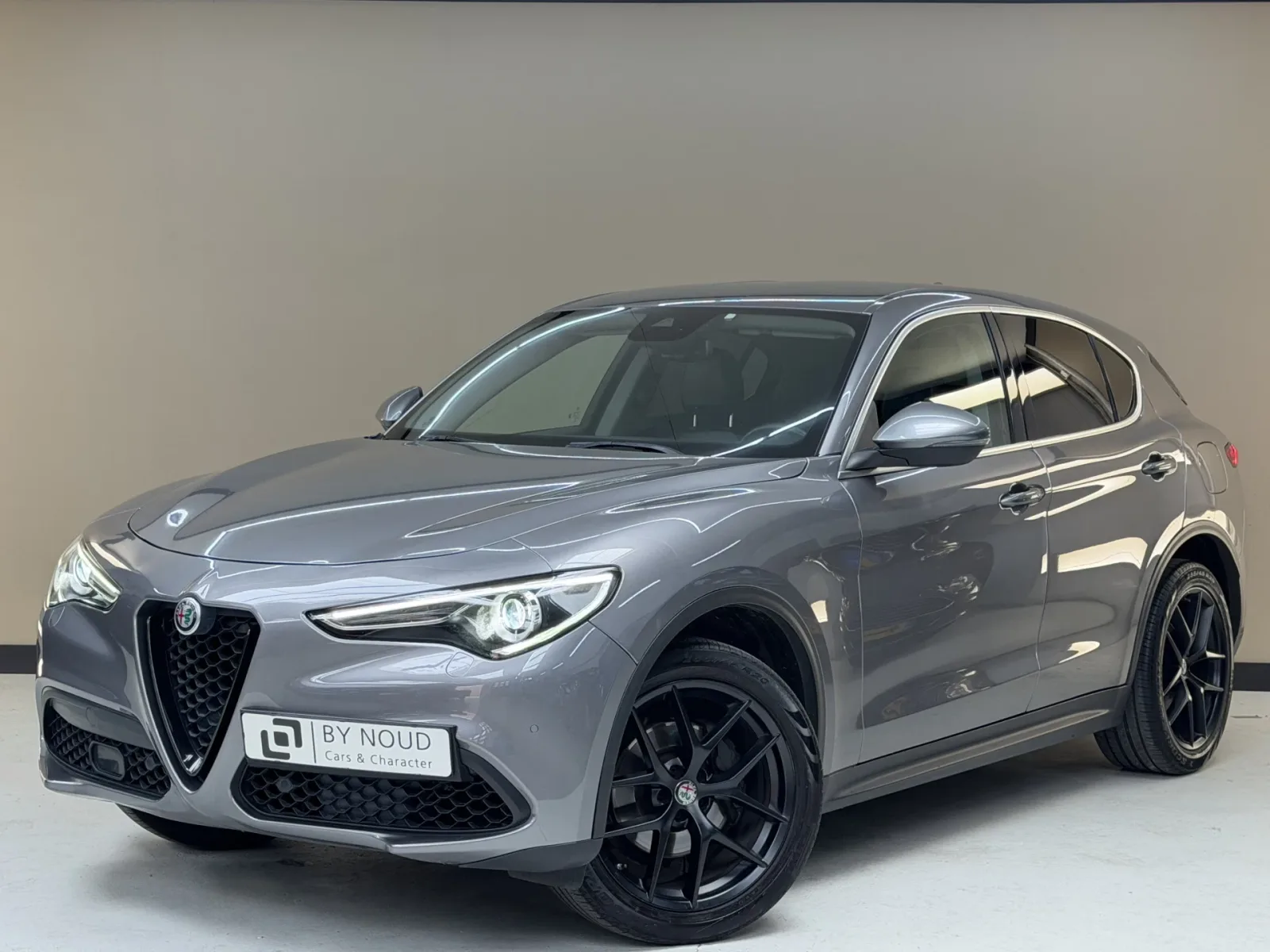 Alfa Romeo Stelvio (2017) — foto 1