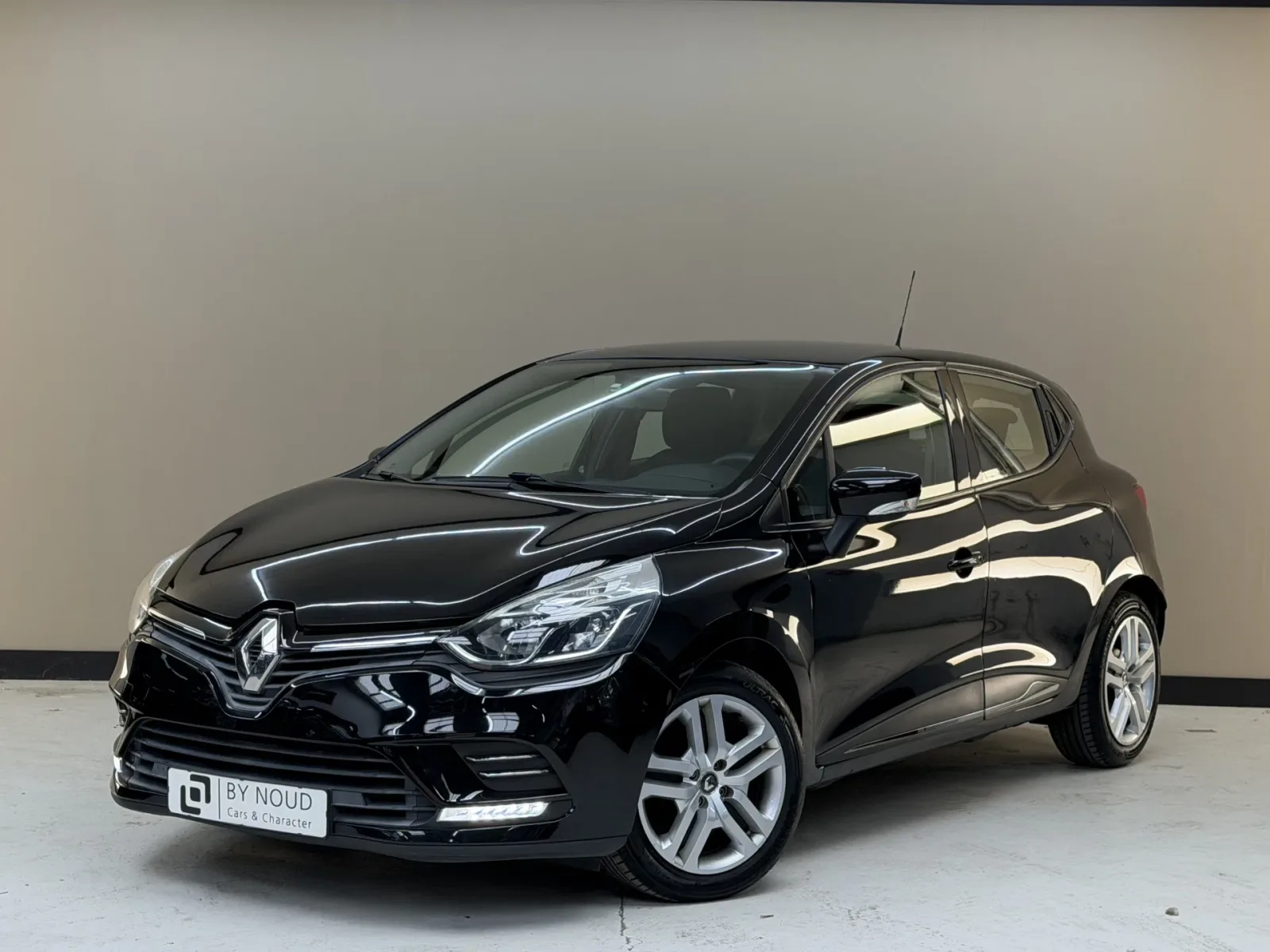 Renault Clio (2016) — foto 1