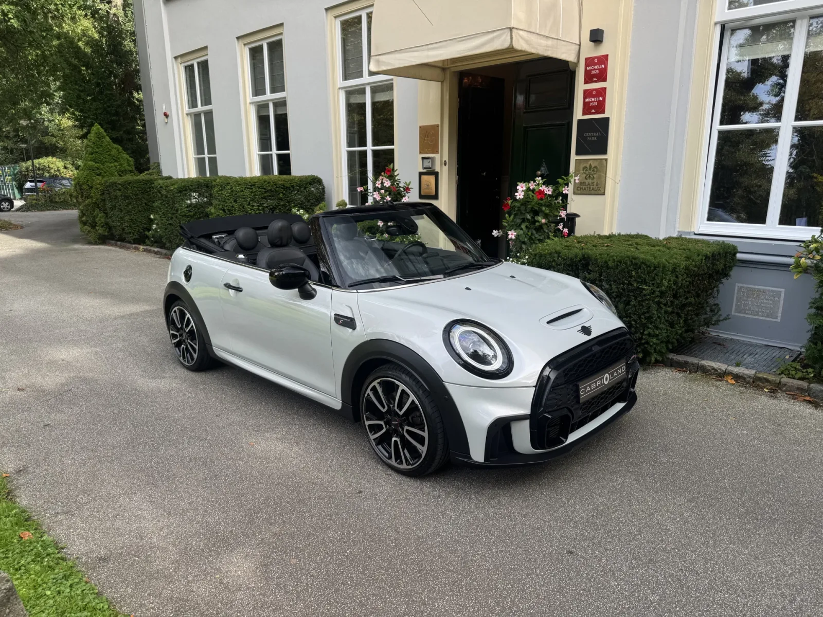MINI Cabrio (2022) — foto 1
