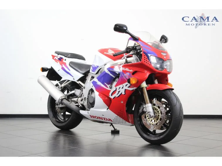 Honda CBR 900 RR Fireblade (1995) — foto 1