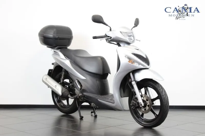 Suzuki Sixteen 150 (2009)