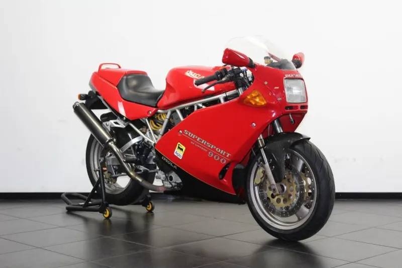 Ducati 900 (1995)