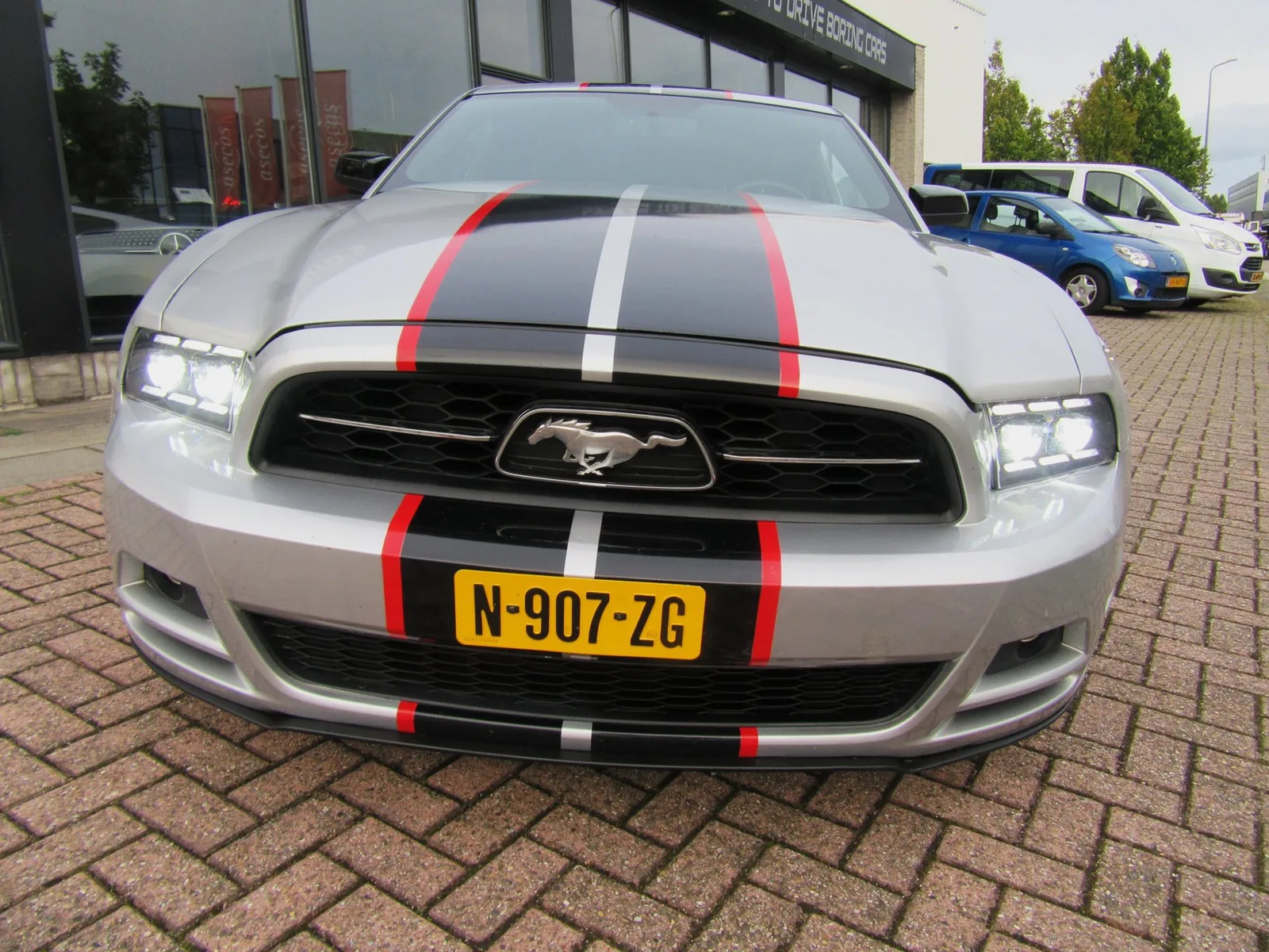 Ford Mustang (2014) — foto 1