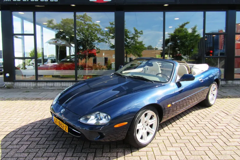 Jaguar XK8 (2000)