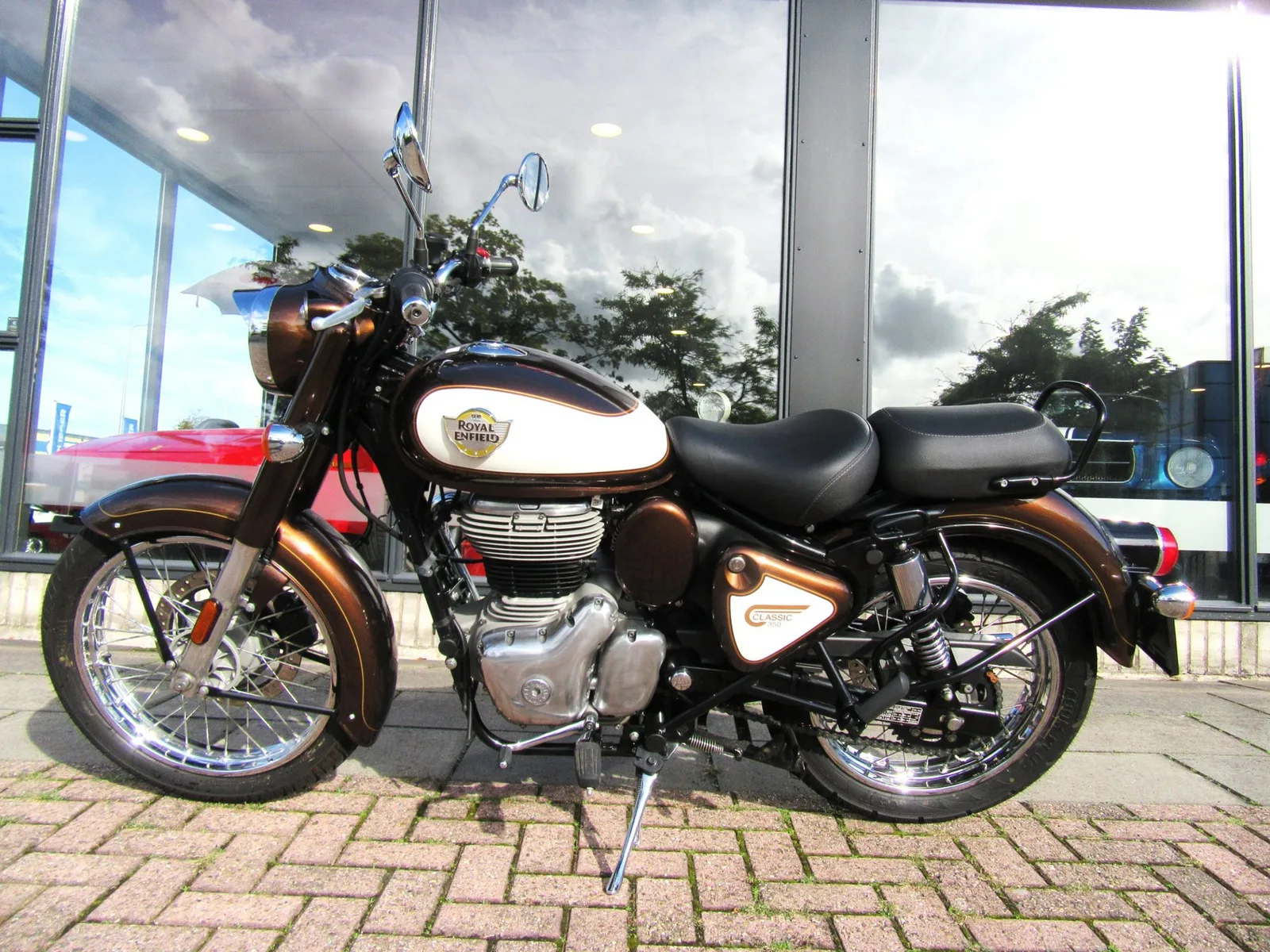 Royal Enfield Classic 350 (2025) — foto 1