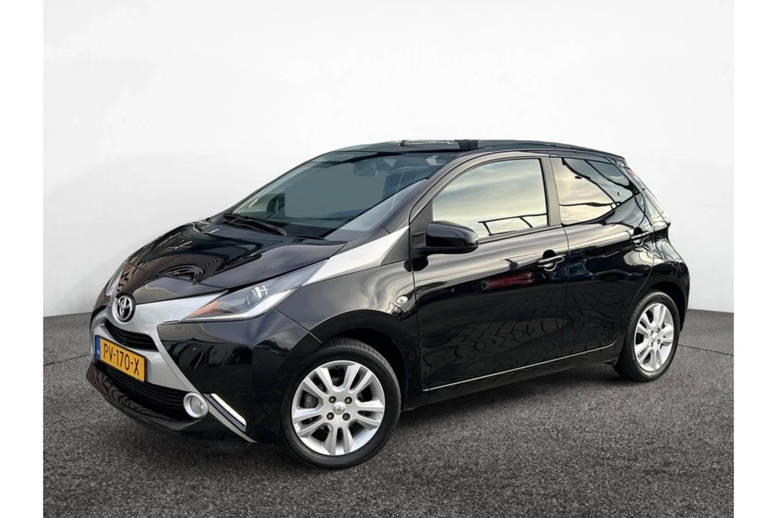 Toyota Aygo (2017) — foto 1