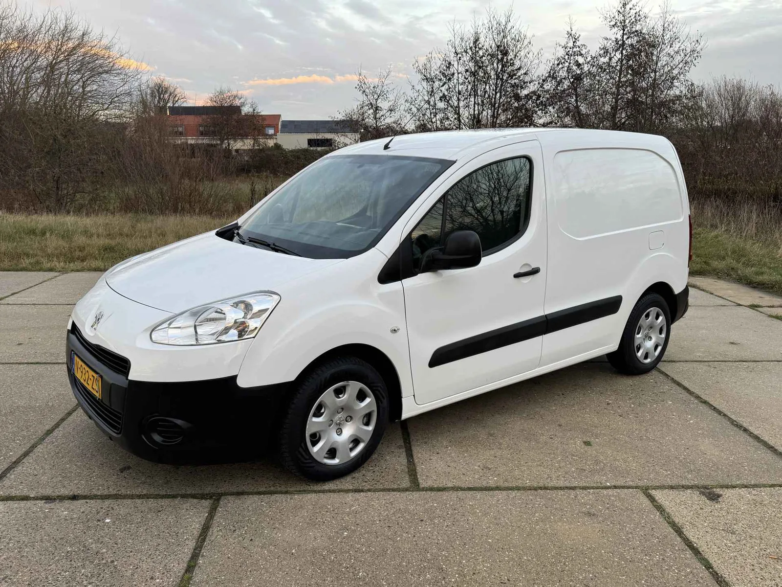Peugeot Partner (2015) — foto 1
