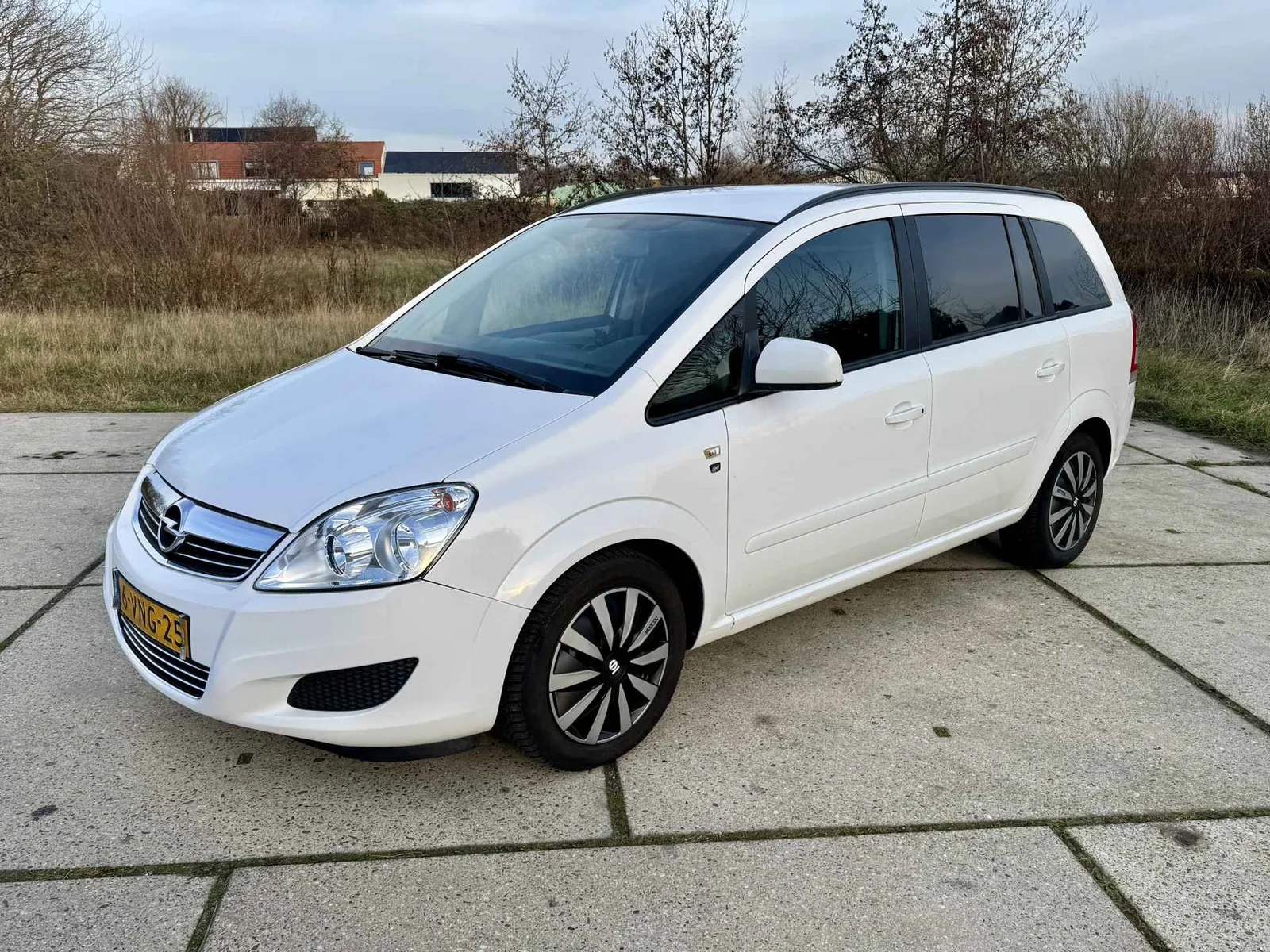 Opel Zafira (2011) — foto 1