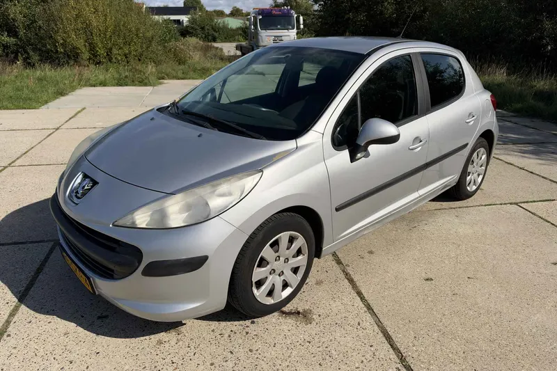 Peugeot 207 (2008)