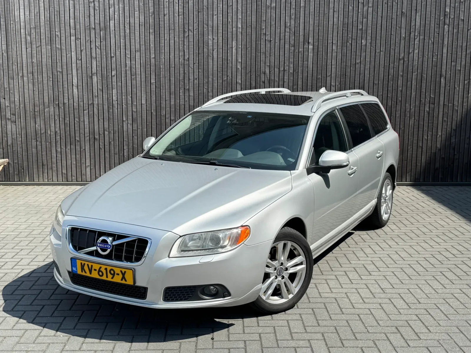 Volvo V70 (2011) — foto 1
