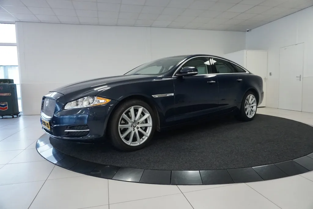 Jaguar XJ (2011) — foto 1