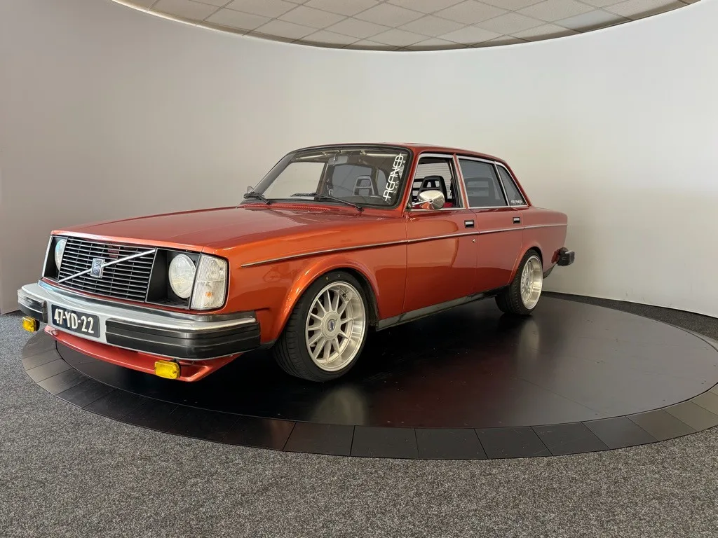 Volvo 244 (1976) — foto 1