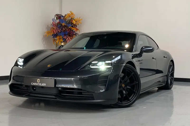 Porsche Taycan (2022)