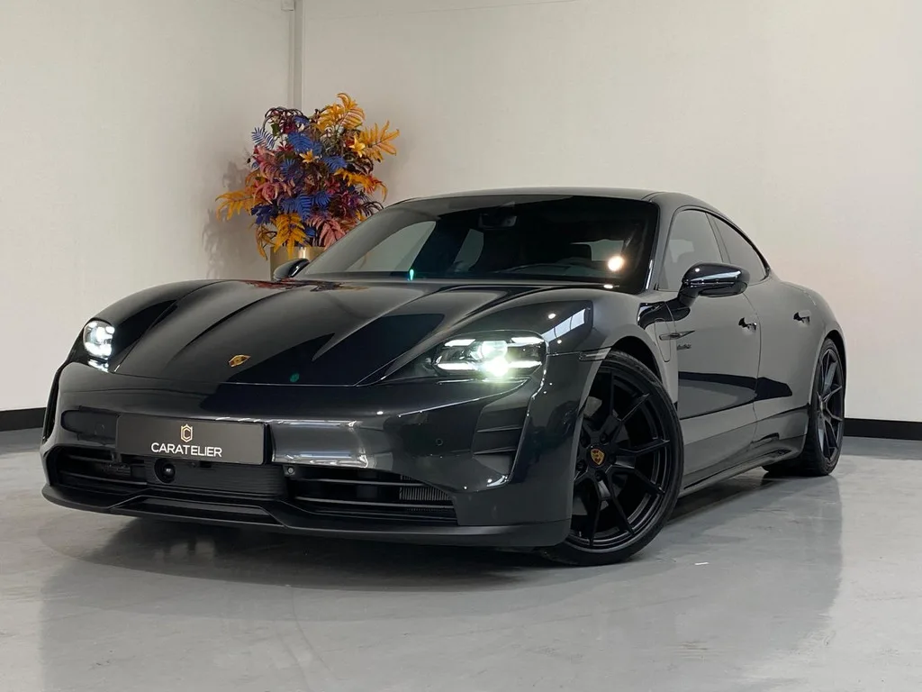 Porsche Taycan (2022) — foto 1