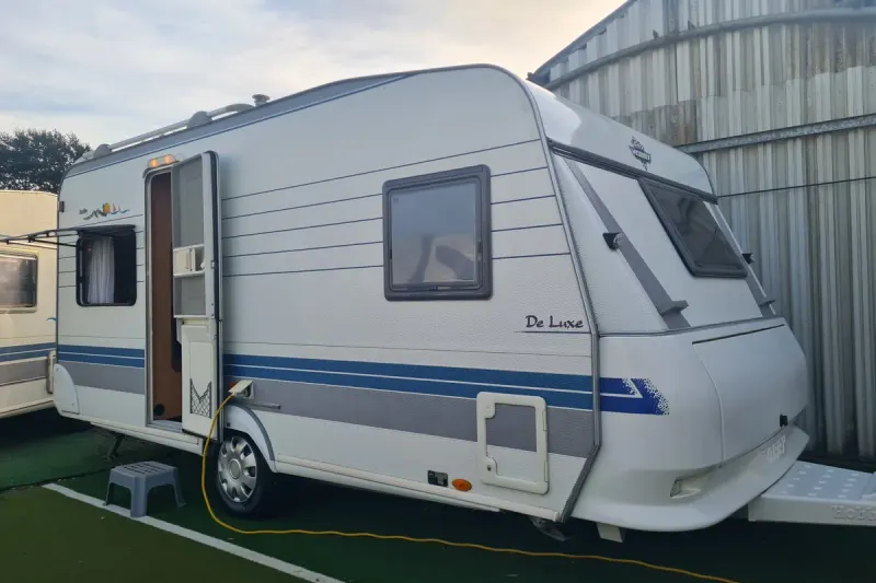 Hobby De Luxe (2001)