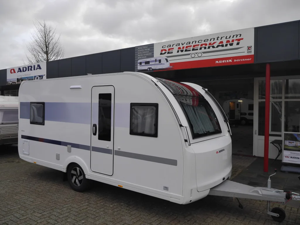 Adria Adora (2025) — foto 1
