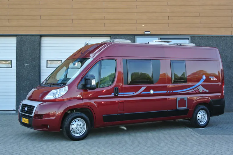 Adria Twin (2006)