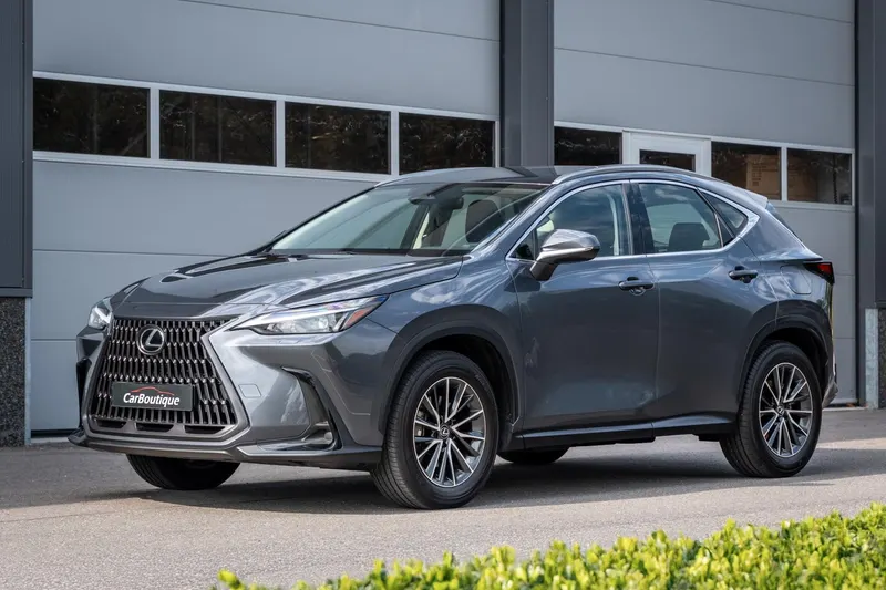 Lexus NX (2024)