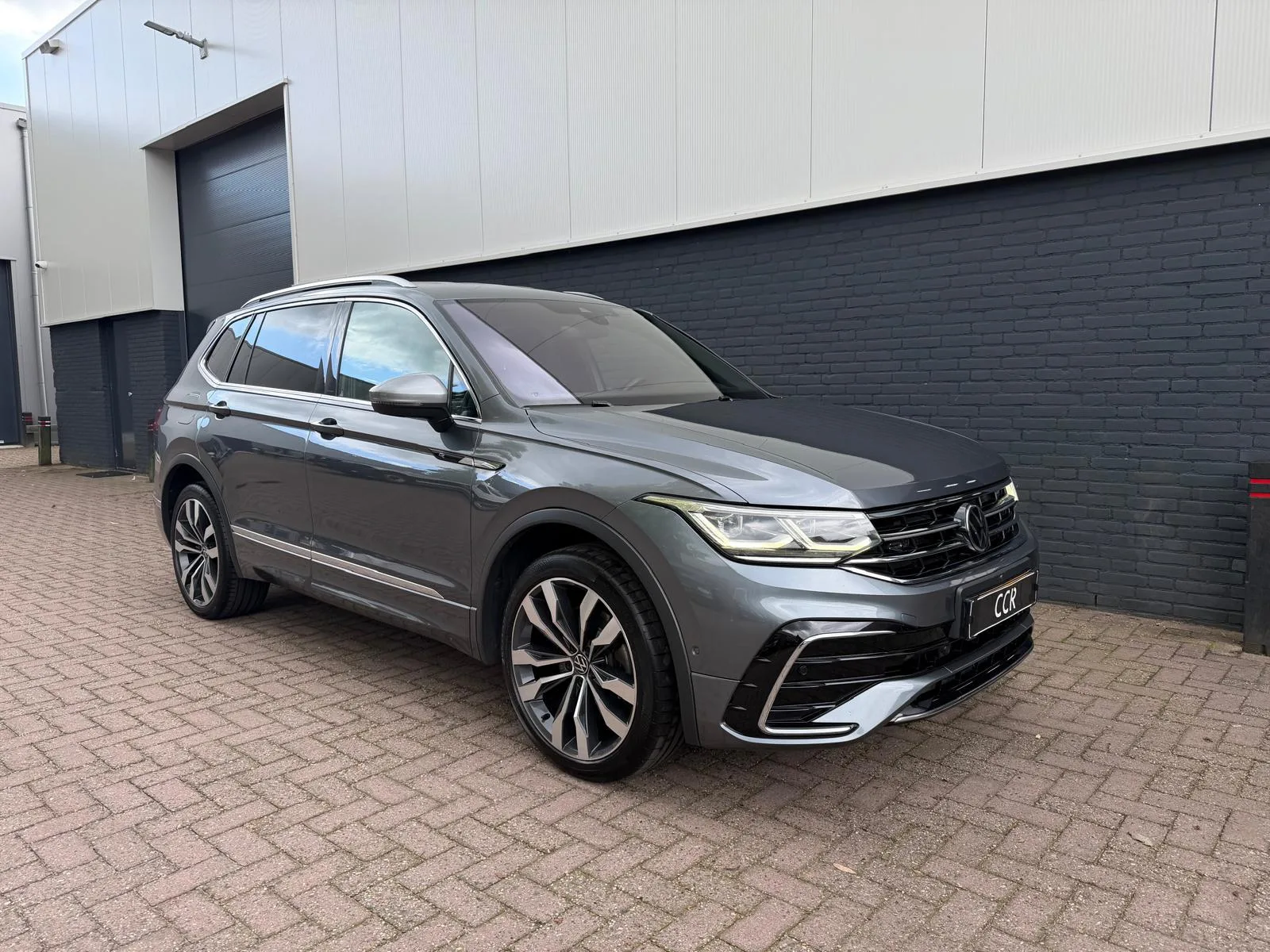Volkswagen Tiguan (2022) — foto 1