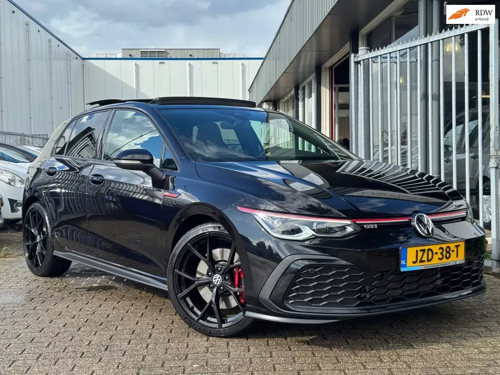 Volkswagen Golf (2021) — foto 1