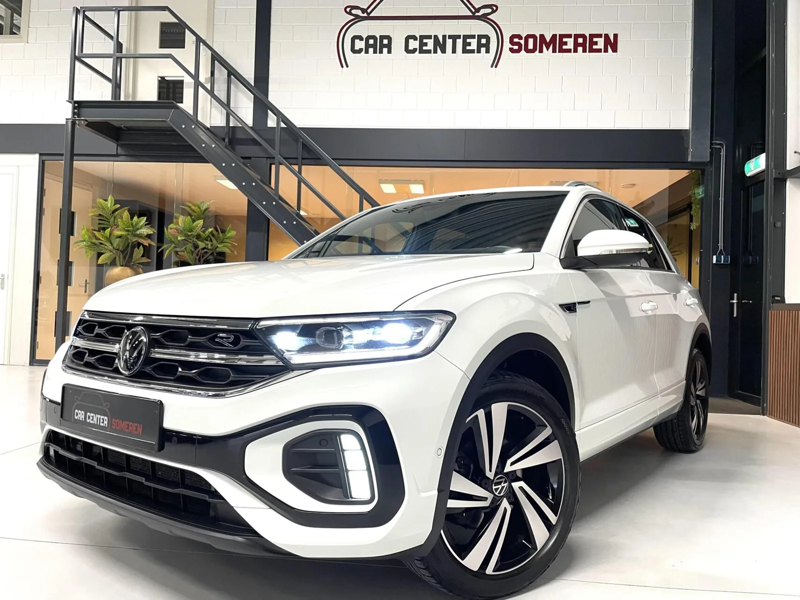 Volkswagen T-Roc (2023) — foto 1