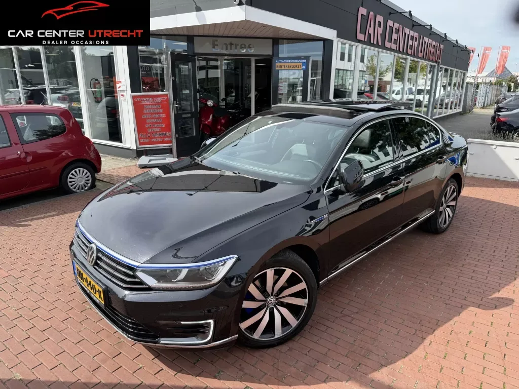 Volkswagen Passat (2015) — foto 1