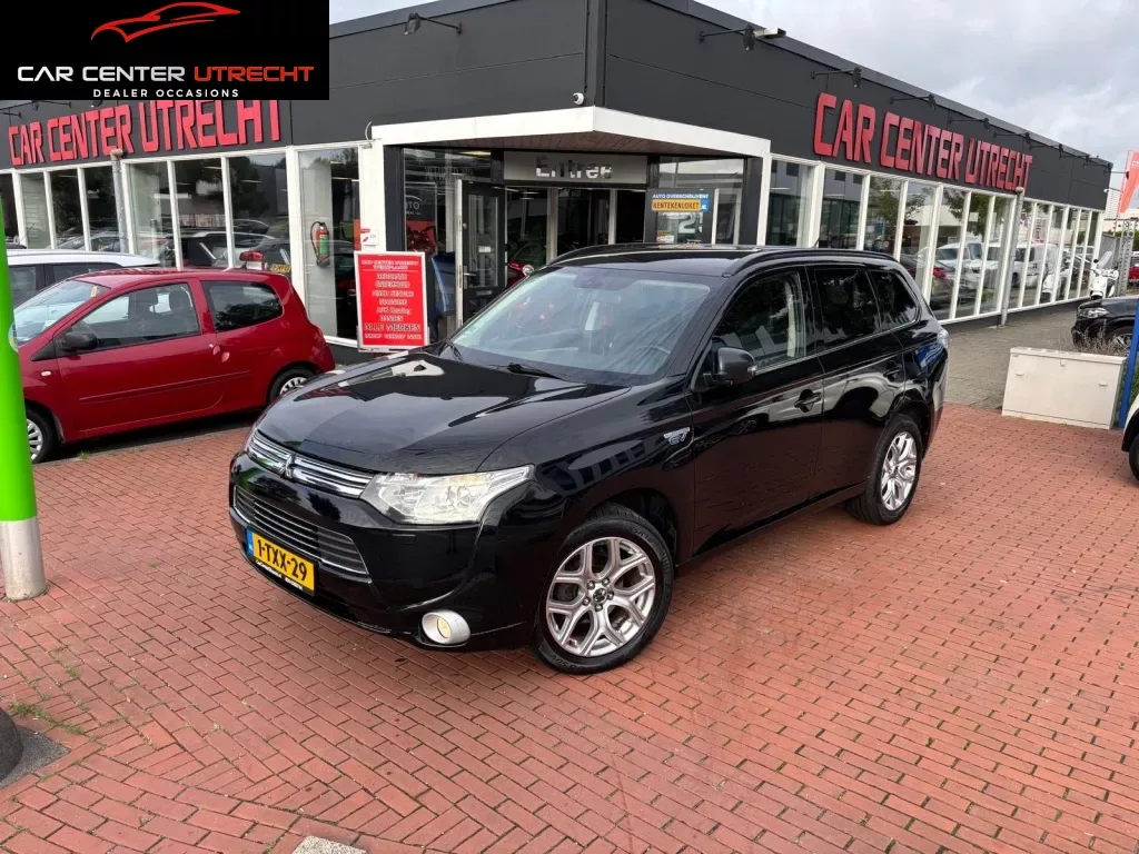 Mitsubishi Outlander (2014) — foto 1