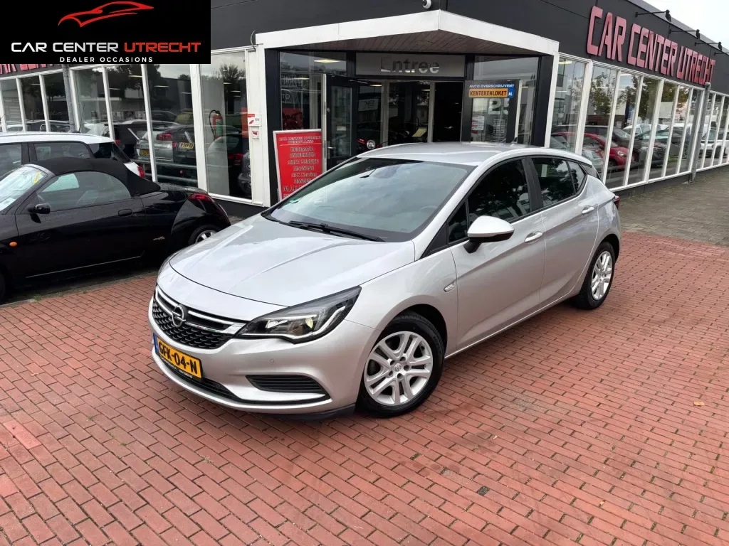 Opel Astra (2018) — foto 1