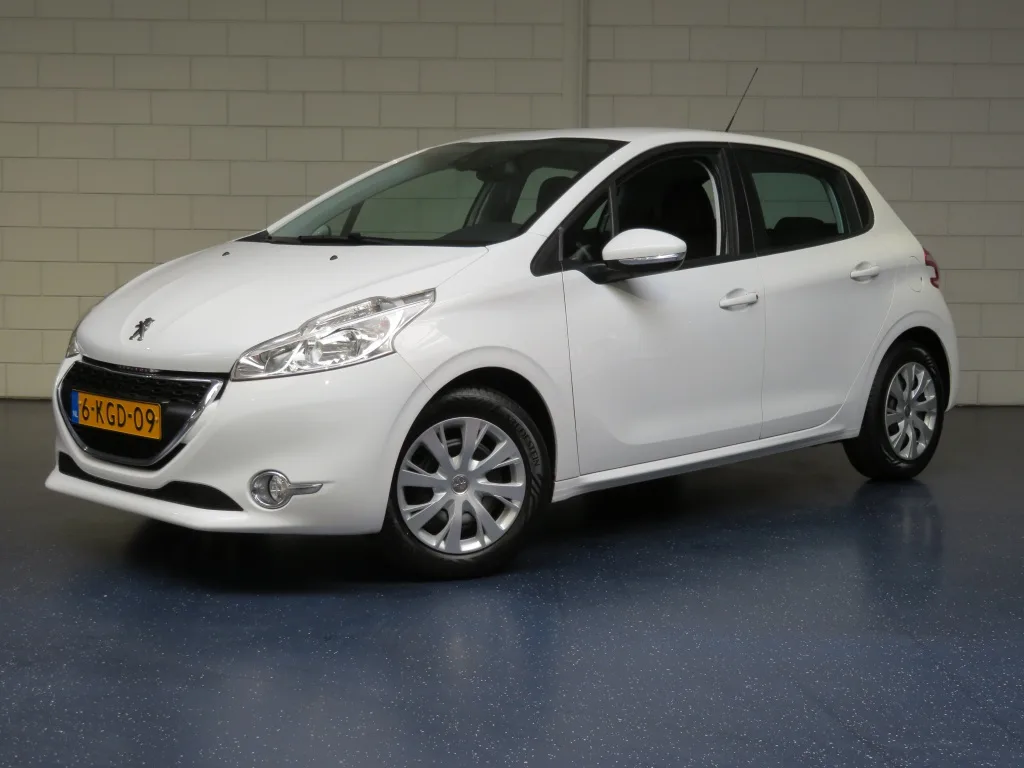 Peugeot 208 (2013) — foto 1