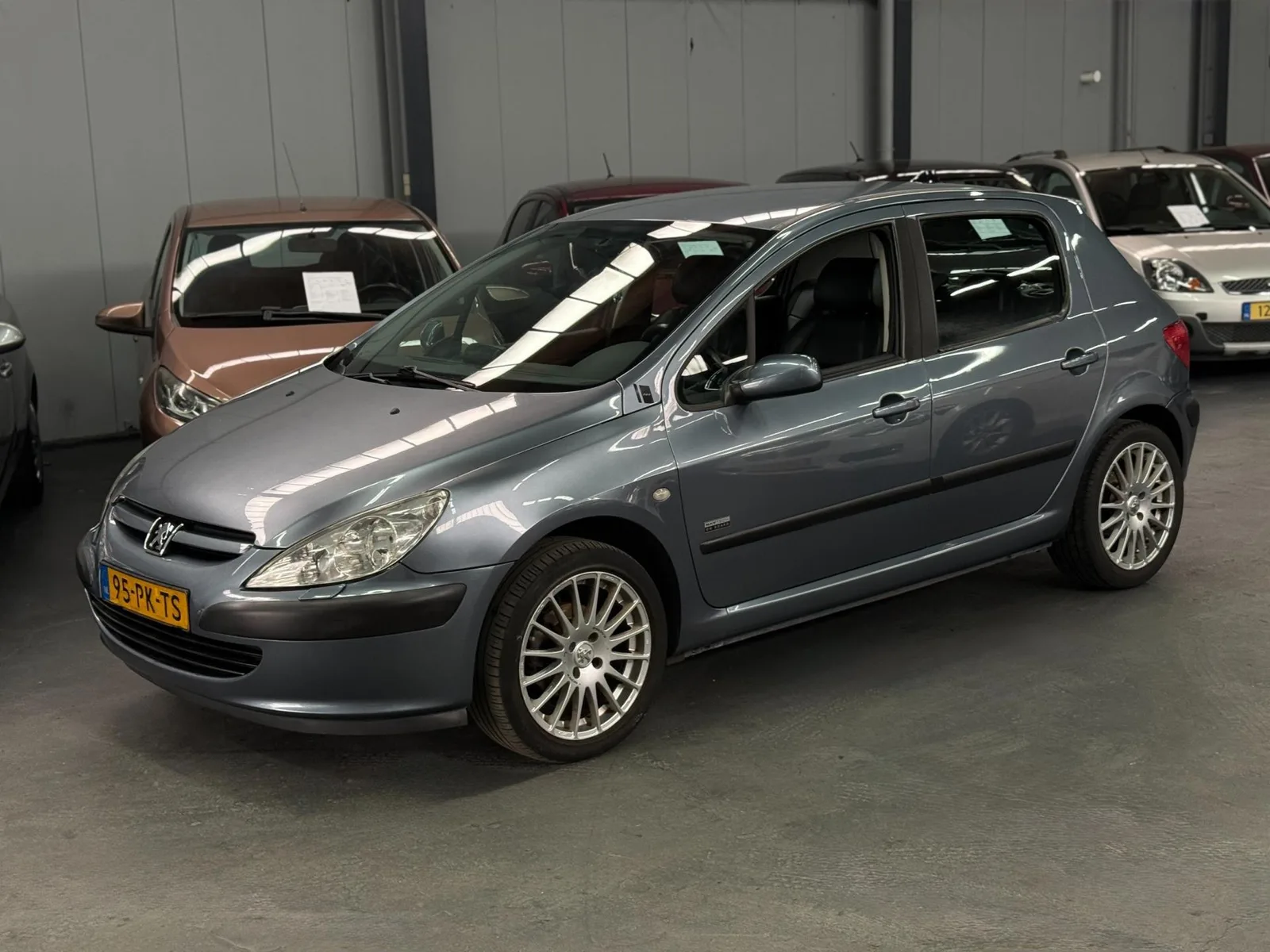 Peugeot 307 (2004) — foto 1
