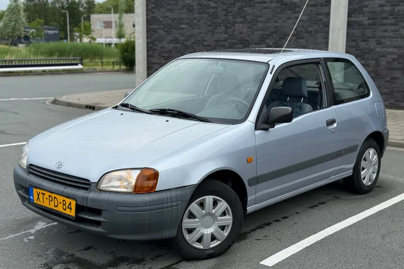Toyota Starlet (1999)