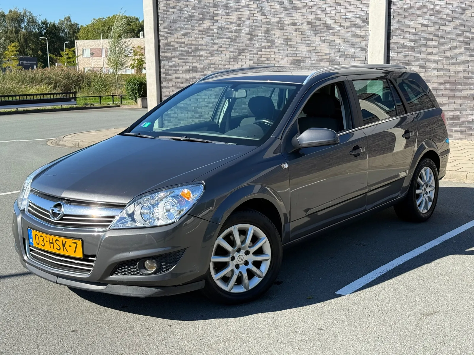 Opel Astra (2009) — foto 1