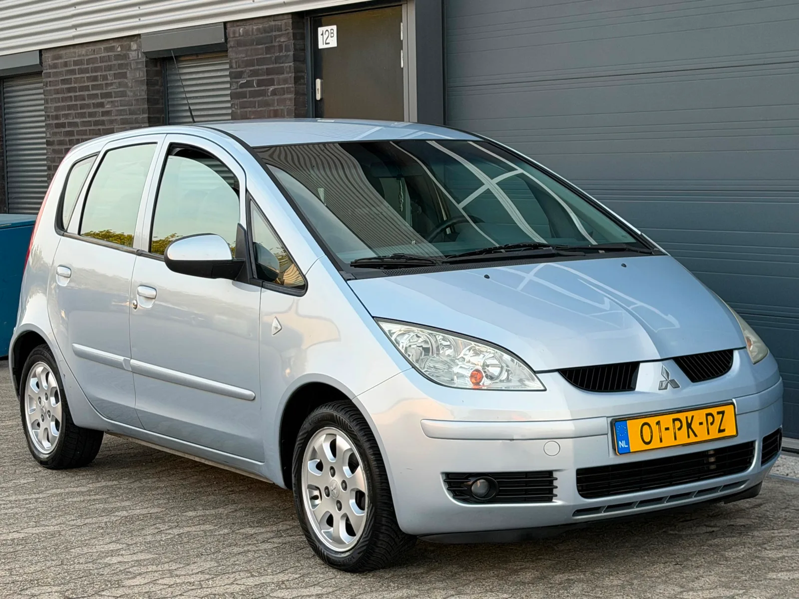 Mitsubishi Colt (2004) — foto 1