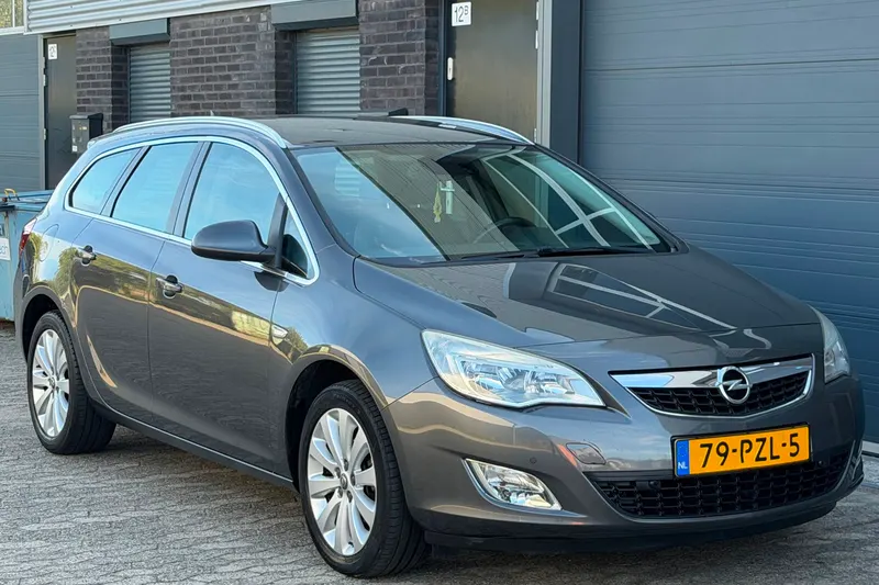Opel Astra Sports Tourer (2011)
